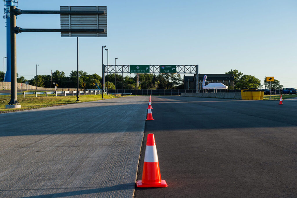 A 1,000-foot stretch of road at Mcity simulates a limited access freeway, with entrance and exit ramps, overhead road signs, guardrails and other features.
